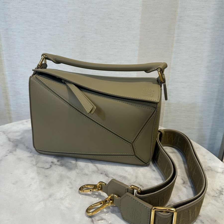 Loewe 灰綠色牛皮金釦小號Puzzle手提肩斜背包-0