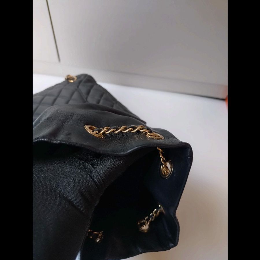 Chanel金鍊雙帶直式黑皮革後背包-23