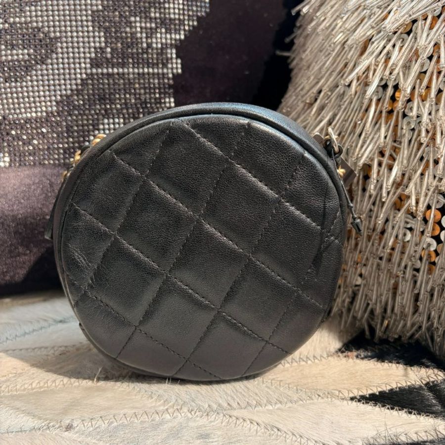CHANEL 多元素圓餅鏈包 黑色-2