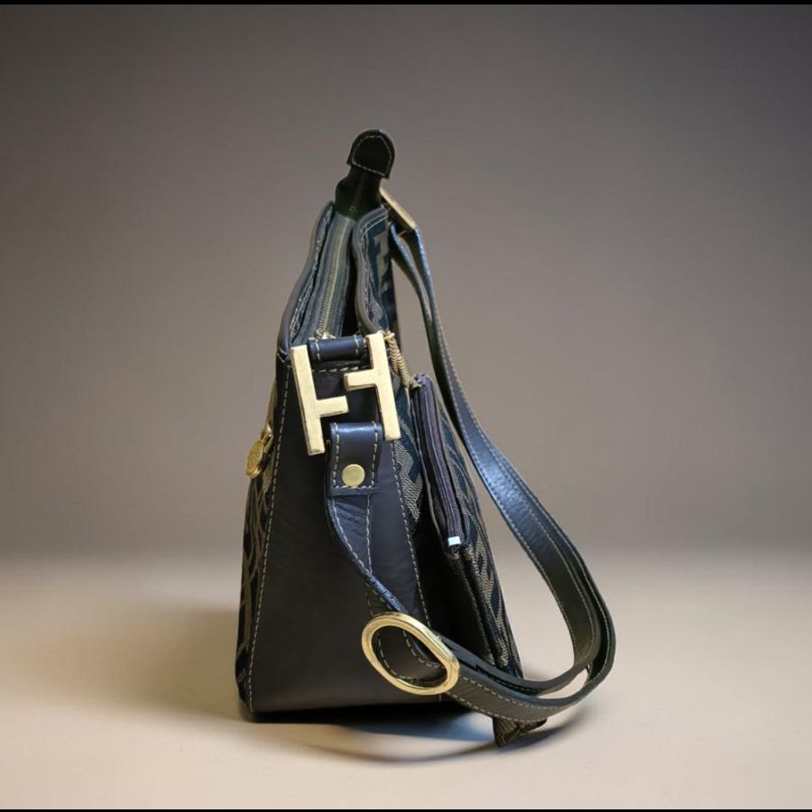 FENDI 經典優雅肩背包 手提包 有附長背帶 零錢包-9