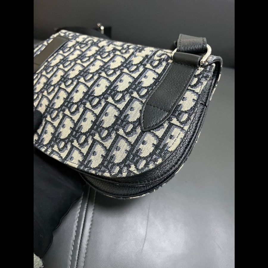 Dior crossbody bag
老花馬鞍斜挎包 胸包-9