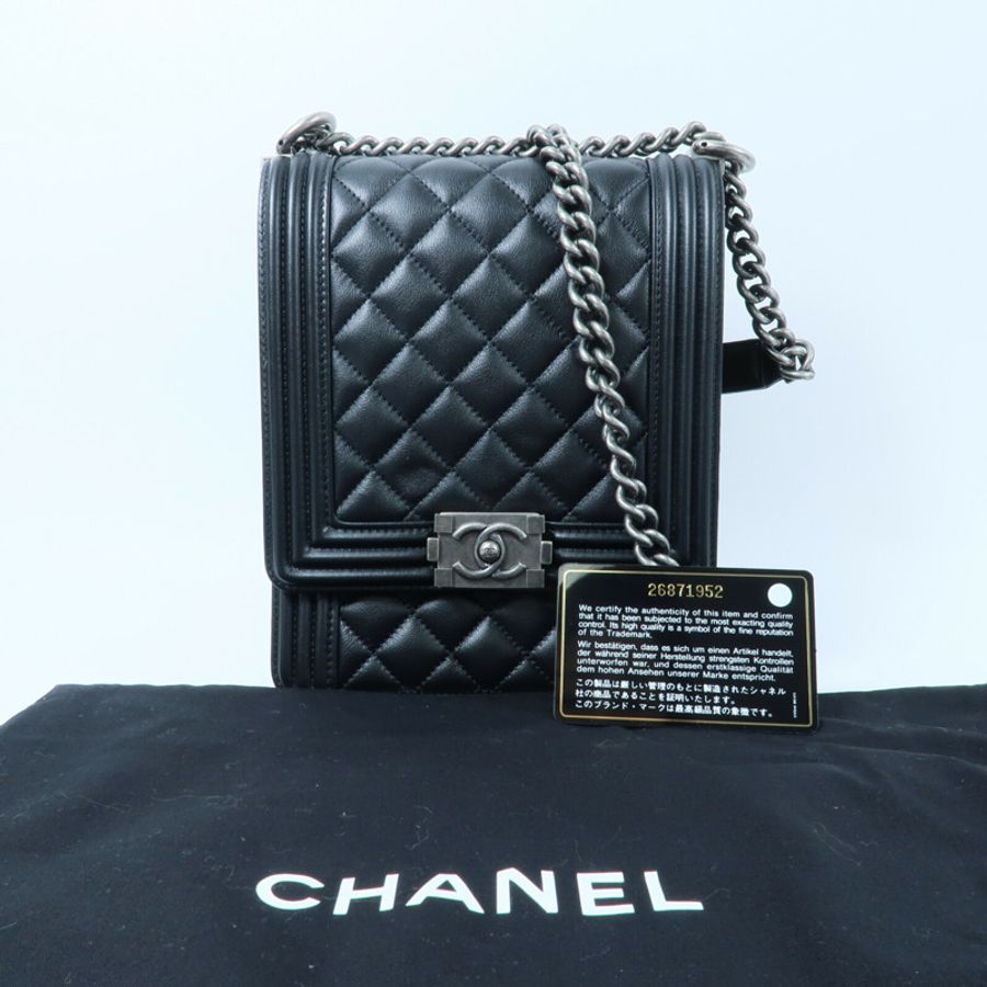 CHANEL 牛皮皮革North South Boy鏈帶肩背袋-12