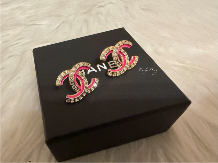 Chanel 經典雙C粉色琺瑯水鑽耳環-3