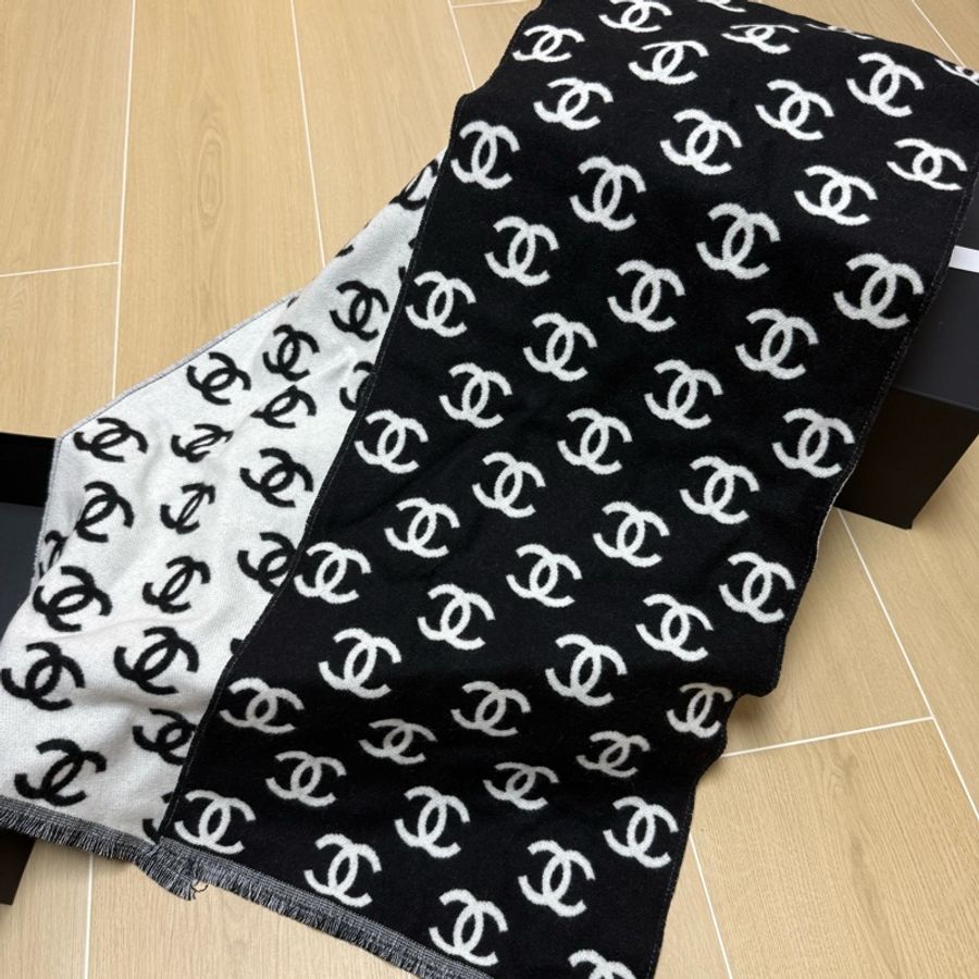 Chanel 香奈兒最熱 CC Logo 黑白雙面頸巾-0
