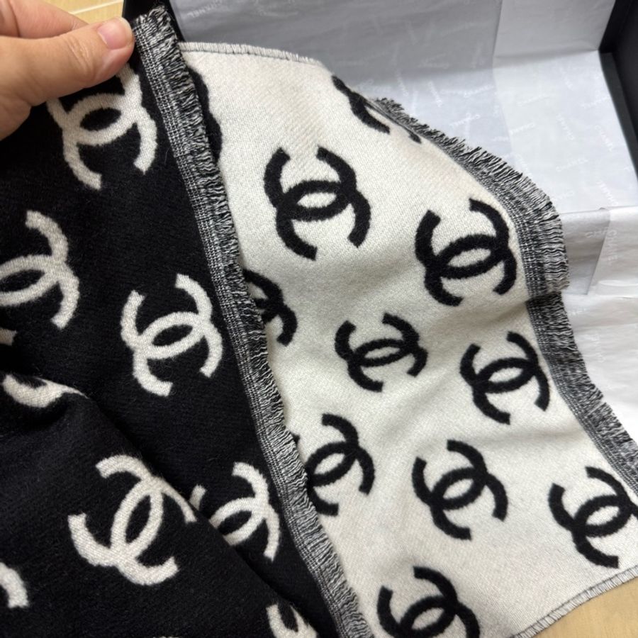 Chanel 香奈兒最熱 CC Logo 黑白雙面頸巾-5