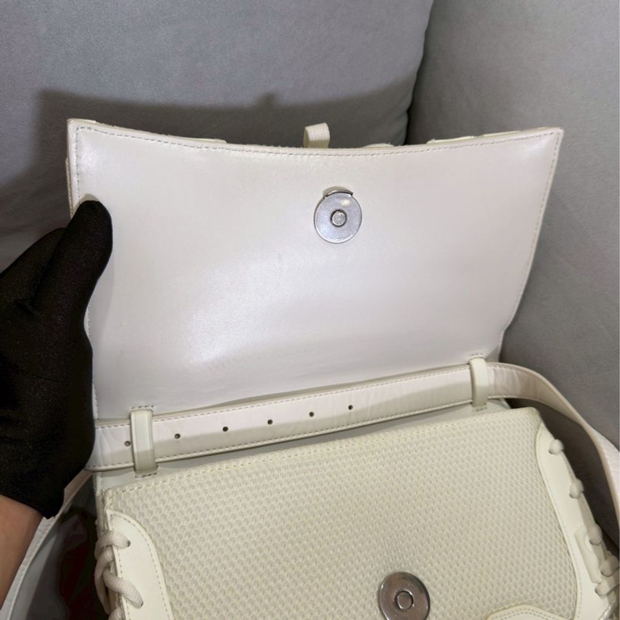 清倉大特價🈶台灣購證✨Balenciaga巴黎世家白色夜光球鞋綁帶拼皮機車包斜挎單肩包-15