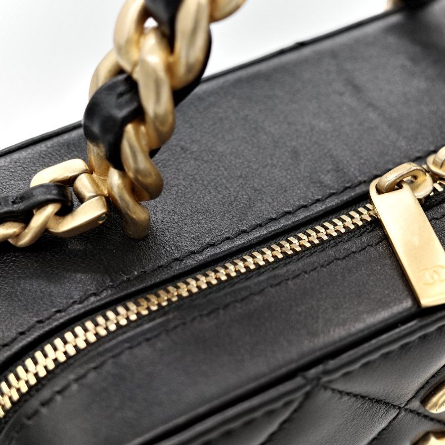Chanel Matelasse Vanity Bag-21