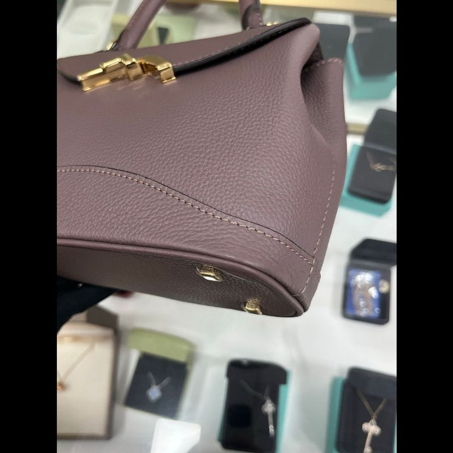 Moynat Gaby
莫奈 煙灰紫金扣手提包-7