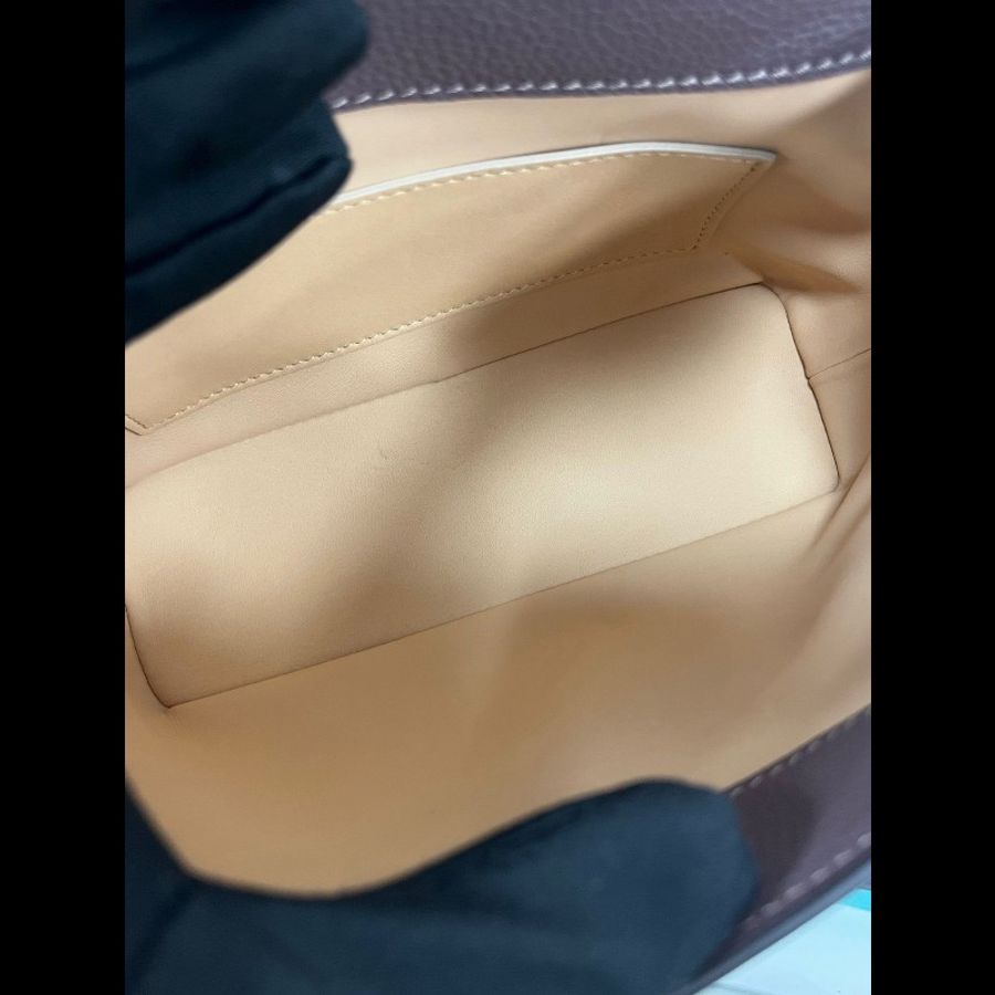 Moynat Gaby
莫奈 煙灰紫金扣手提包-14