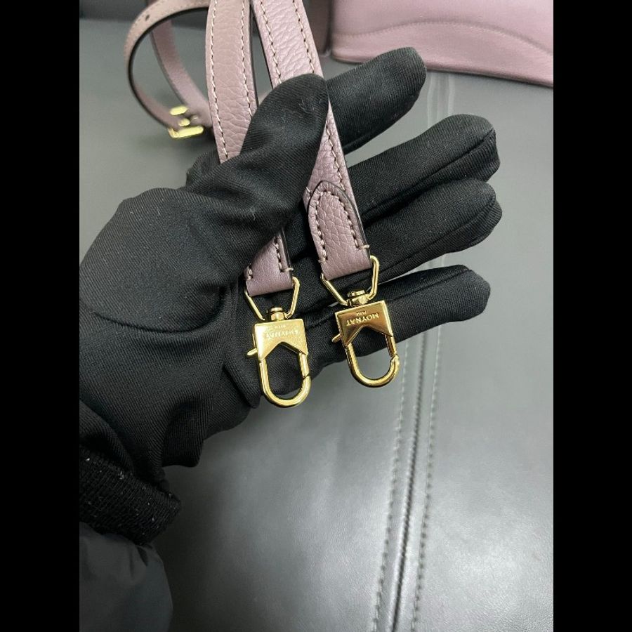 Moynat Gaby
莫奈 煙灰紫金扣手提包-17
