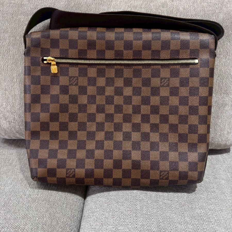 Louis Vuitton 經典棋盤格斜背包-1