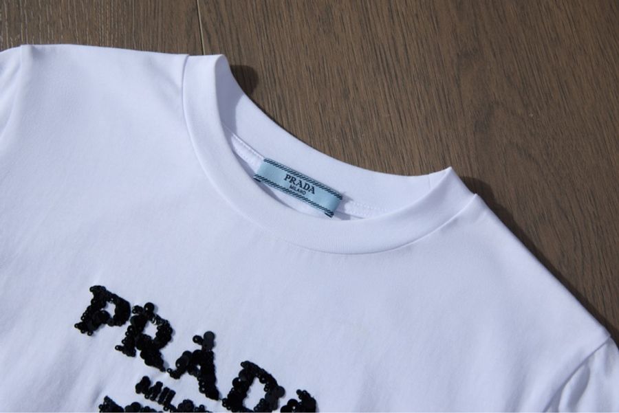 ❤️Prada 白色T恤 立體感精緻Logo-1