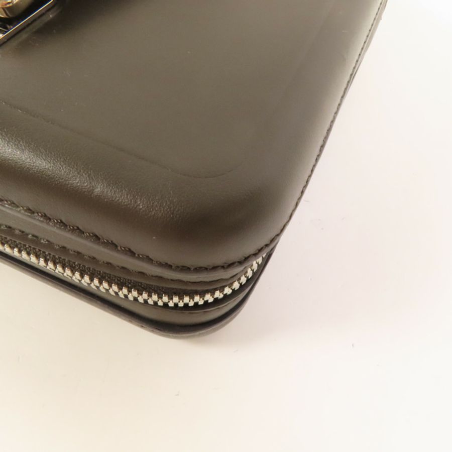 LOEWE 牛皮皮革Molded Sling肩背袋-11