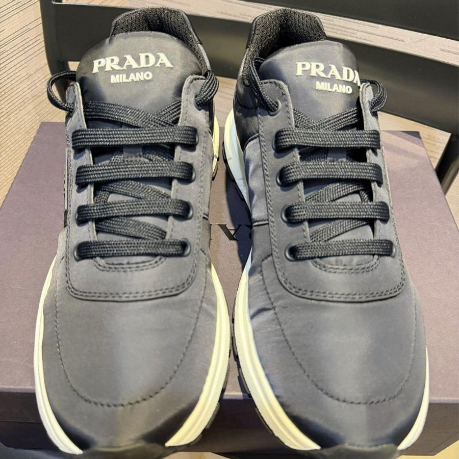 💎Han's house精品服飾💎Prada 小牛皮 拼接 防水 尼龍 鞋 義大利製 現貨 UK 8.5 ~ 9.5 原價33000-6