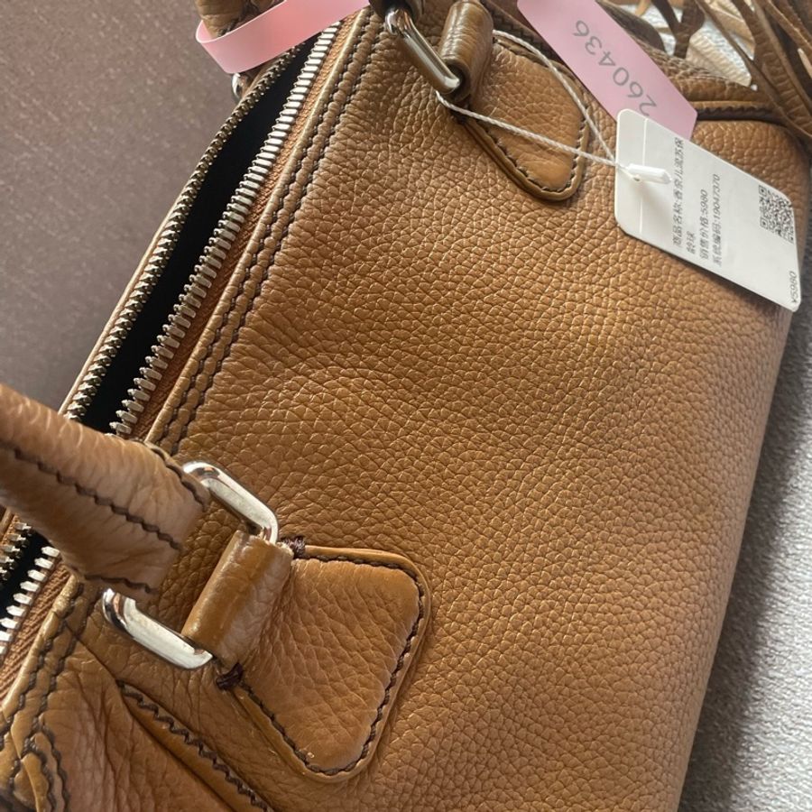 Chanel • 奶茶色浮雕字母荔枝牛皮流蘇保齡球包-4