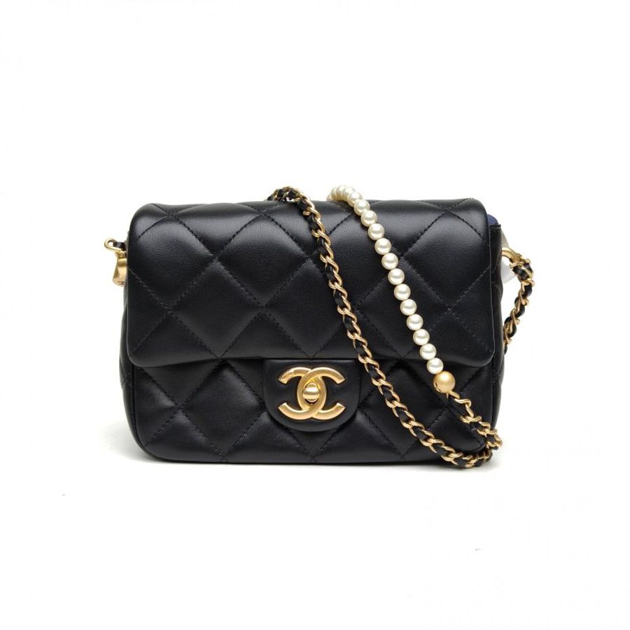 CHANEL 21KCF口蓋包黑色羊皮晶片開金扣子彈調節扣肩背包-0