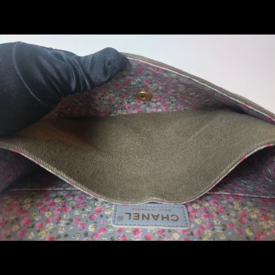 Chanel 金鍊渡假系列胸章綠布口蓋包 CF25-23