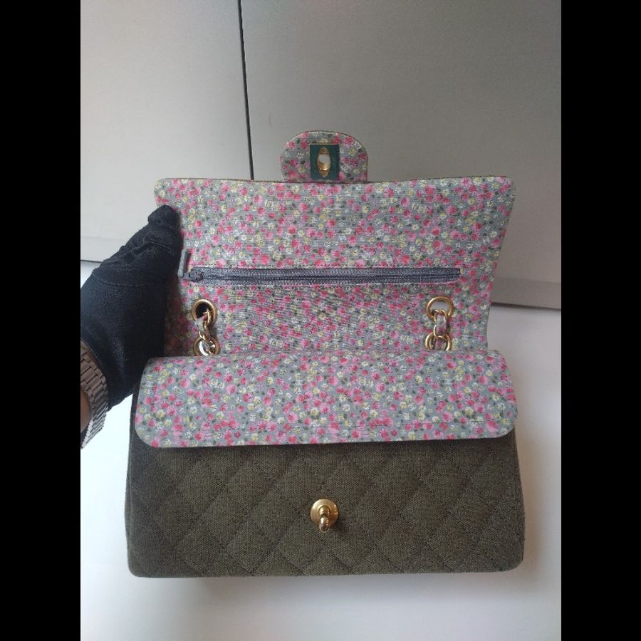 Chanel 金鍊渡假系列胸章綠布口蓋包 CF25-24