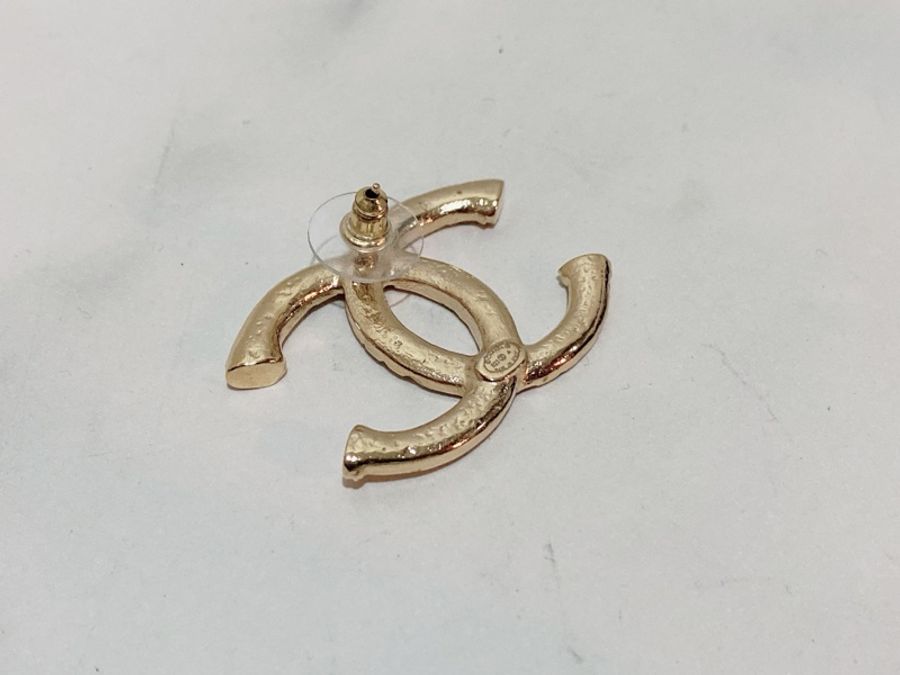 Chanel 浮雕大LOGO耳環（尺寸4CM）-8