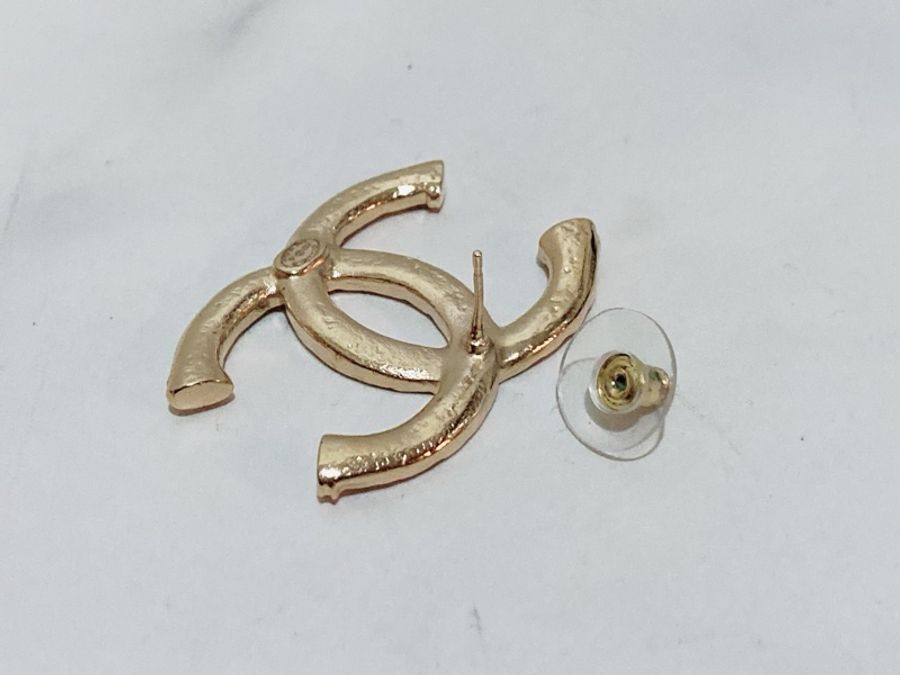 Chanel 浮雕大LOGO耳環（尺寸4CM）-11