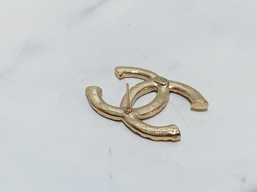 Chanel 浮雕大LOGO耳環（尺寸4CM）-19