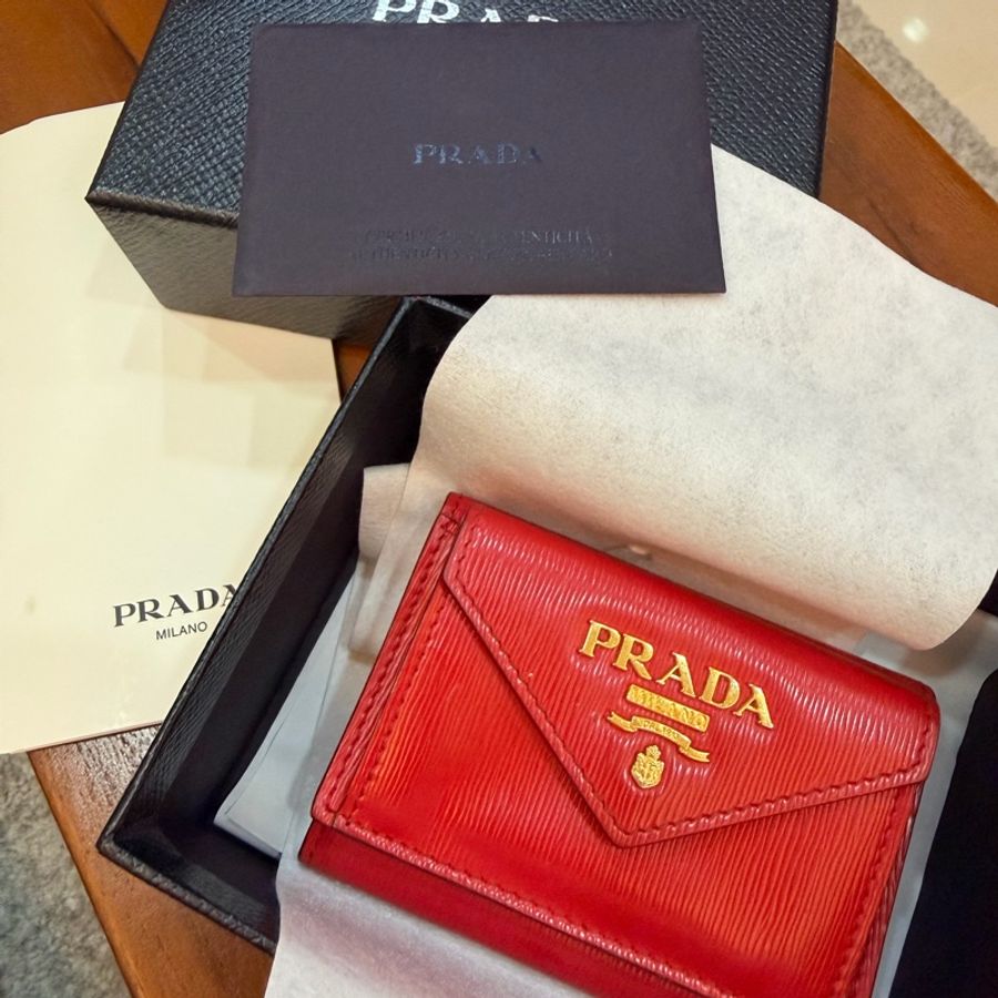 PRADA-16