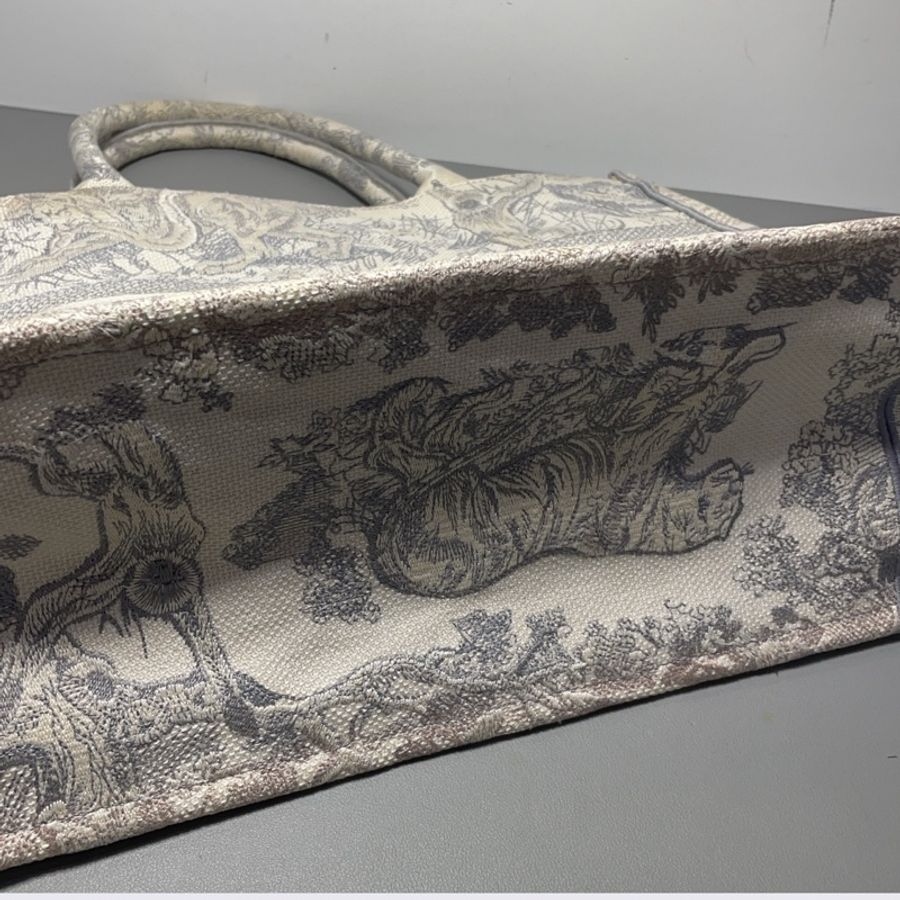 98新DIOR迪奧 BookTote中號茹伊印花老虎圖案 刺繡 托特包Tote包購物袋手提包灰色-4