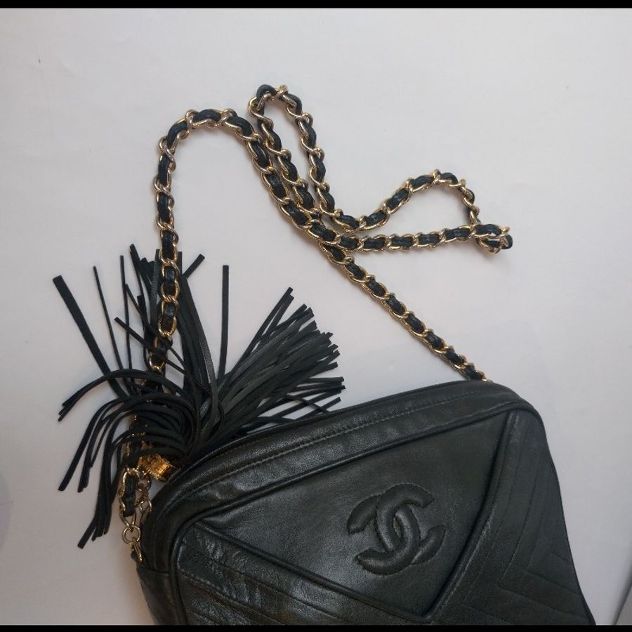 Chanel 金鍊深綠皮革V格斜背相機包-11