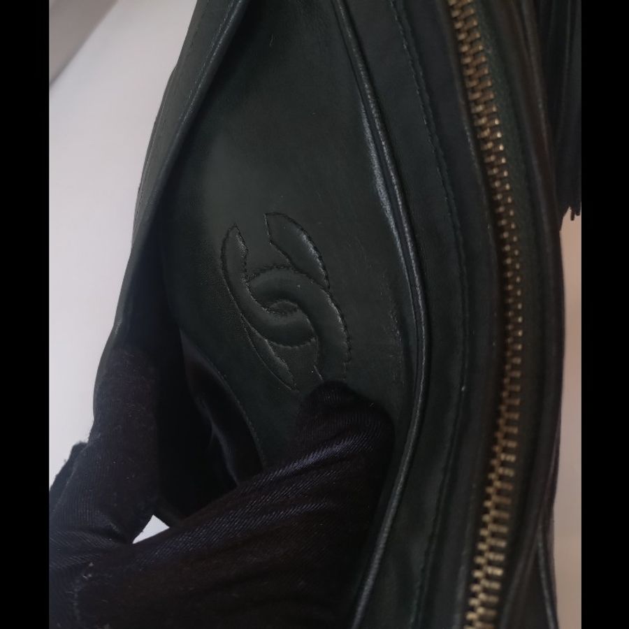 Chanel 金鍊深綠皮革V格斜背相機包-18