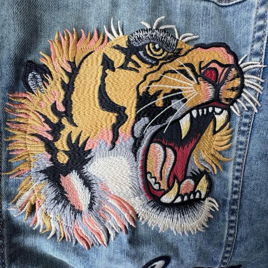 Gucci 古馳 淺藍色水洗做舊虎頭刺繡鉚釘設計牛仔外套 重工款-5
