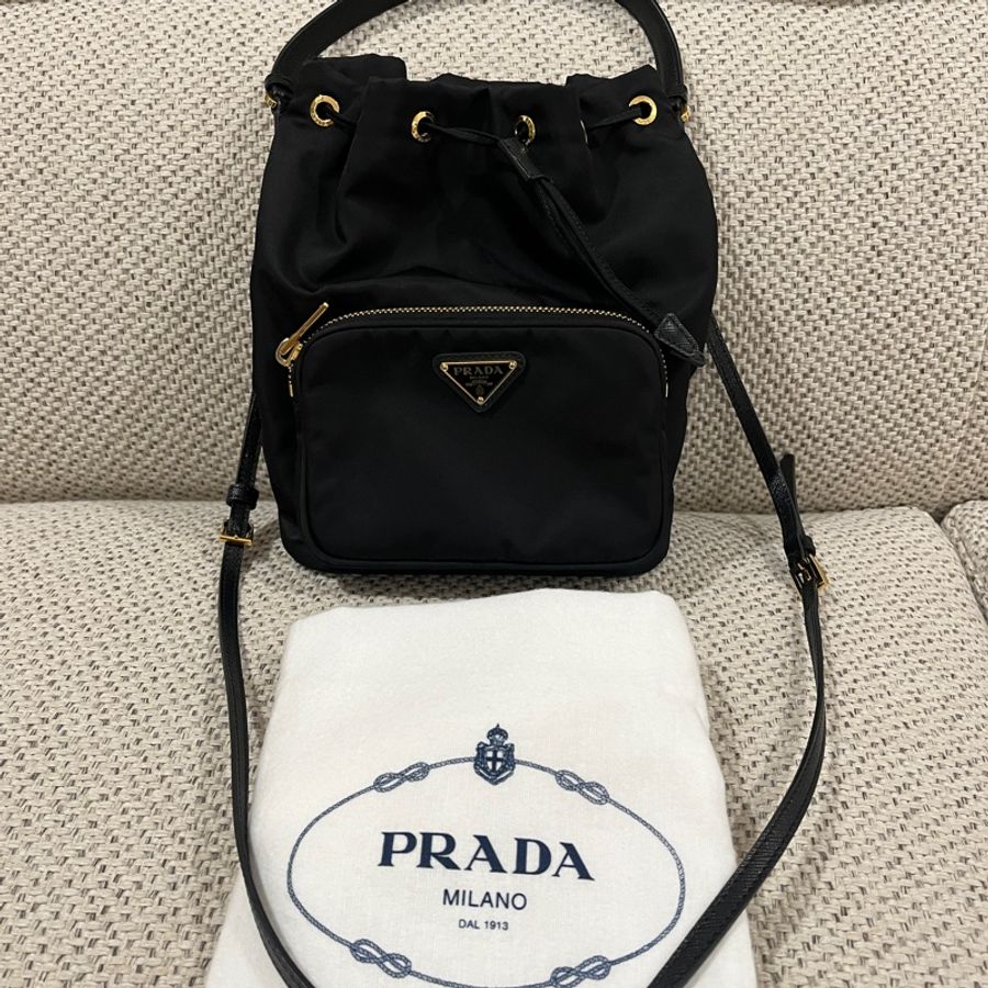 Prada 尼龍 水桶包 附揹帶 女神款 林允兒-0