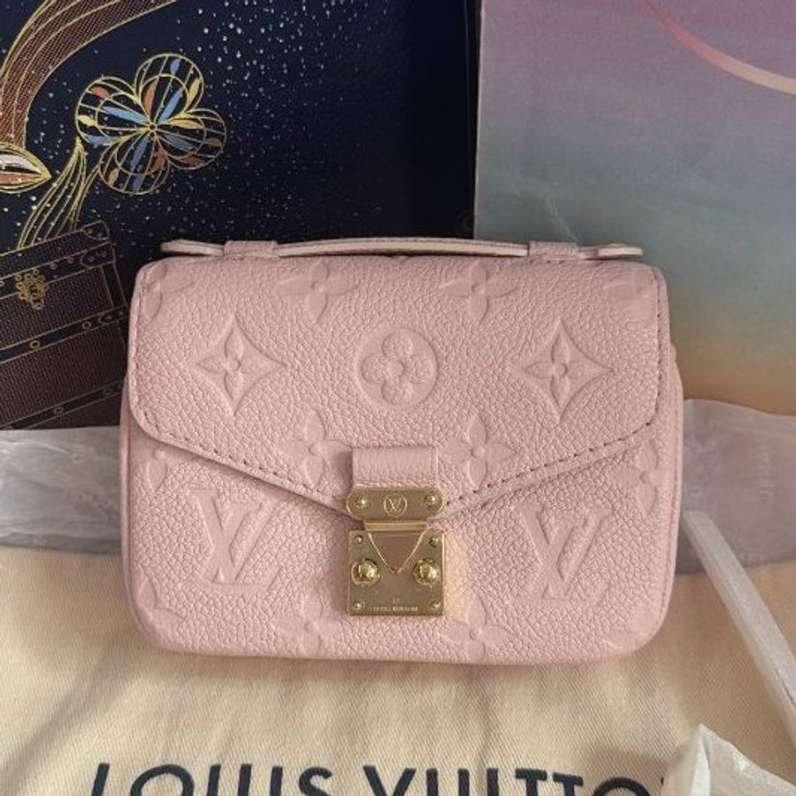 近新品 路易威登/Louis Vuitton 櫻花粉Micro Metis mini郵差包 鏈條肩背包芯片款-5