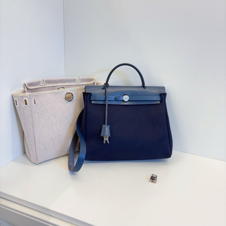 Hermes愛馬仕 Herbag31 深藍色銀扣肩背包-6