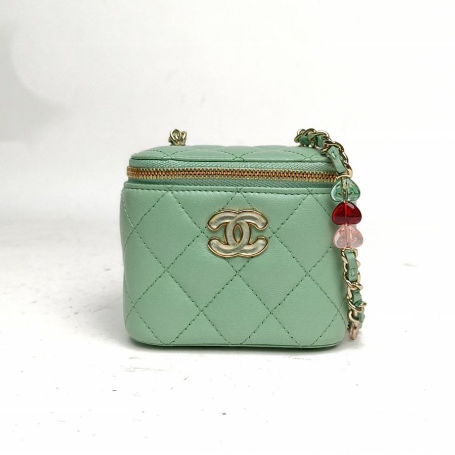 CHANEL 綠色羊皮鐳射標金扣23P方盒子化妝包帶鏡子10琺瑯愛心皮穿鏈肩背包-0