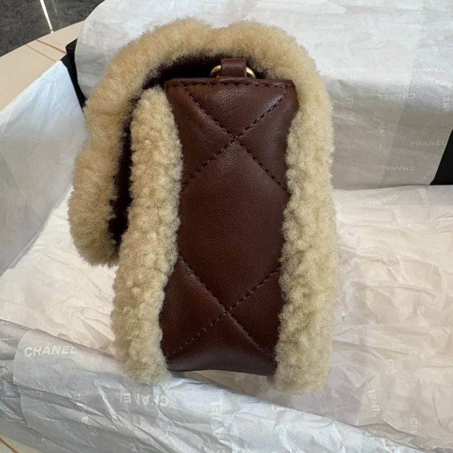 *SHIHNA名牌精品* CHANEL 24K 泰迪mini cf 羊羔毛方胖包-1