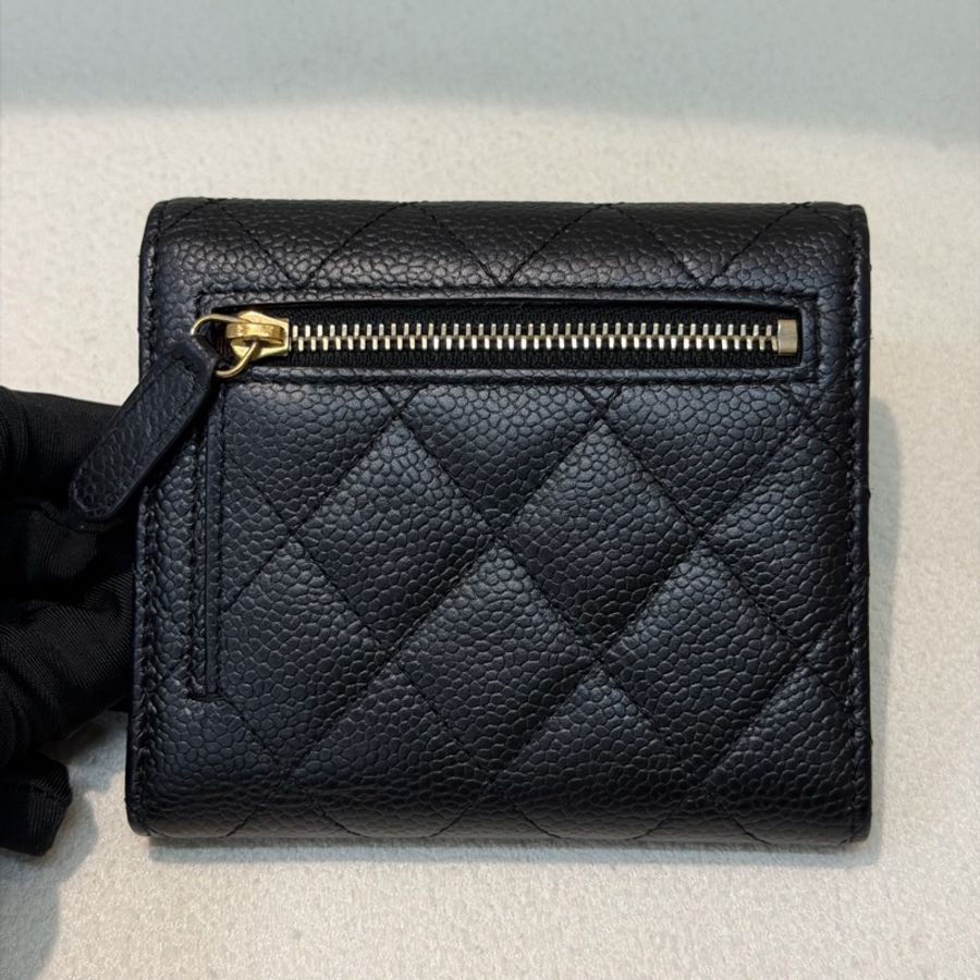 CHANEL 黑金色荔枝牛皮短夾 XC377-2