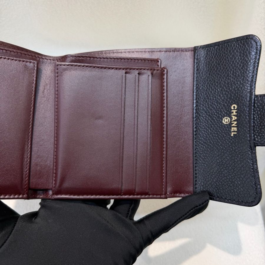 CHANEL 黑金色荔枝牛皮短夾 XC377-26