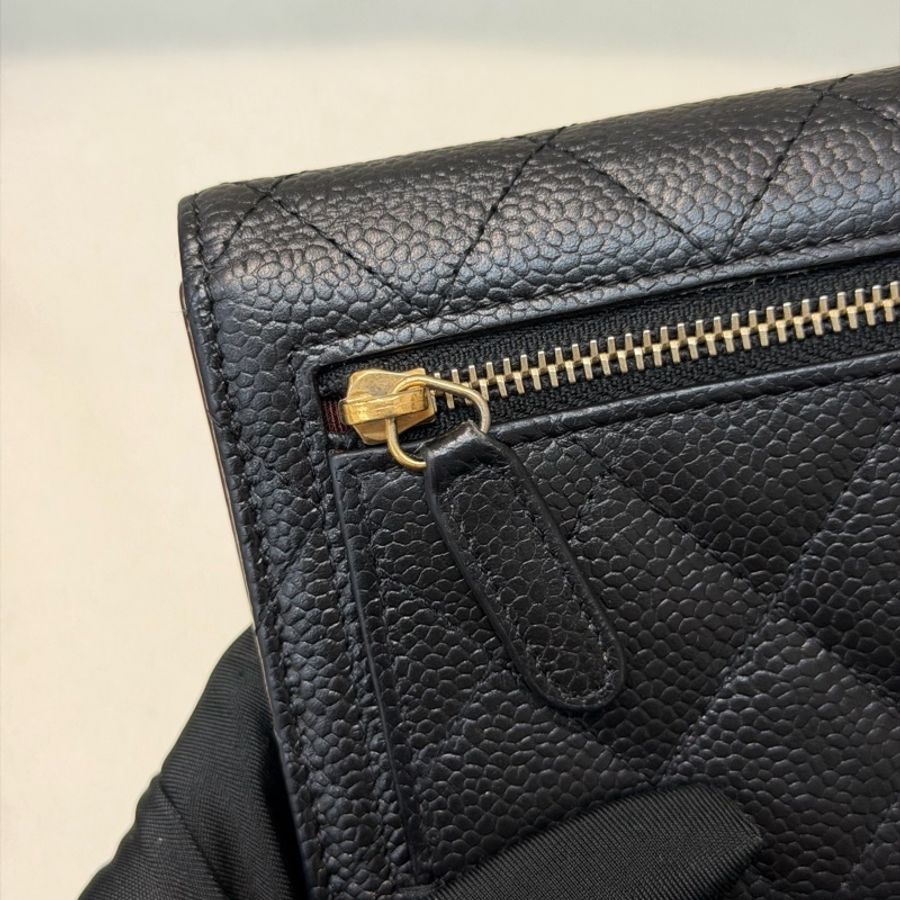 CHANEL 黑金色荔枝牛皮短夾 XC377-31