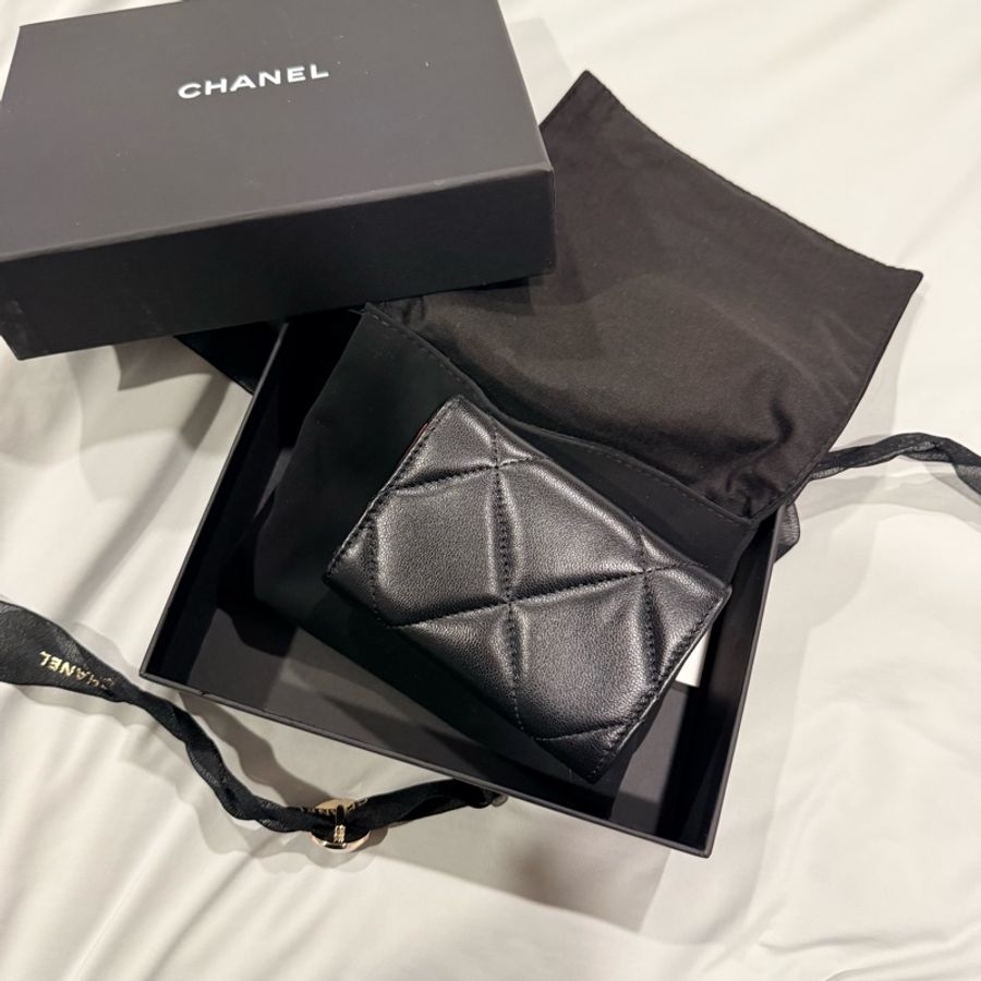 Chanel 19 mini 三折短夾 全新 黑銀 保卡款-4