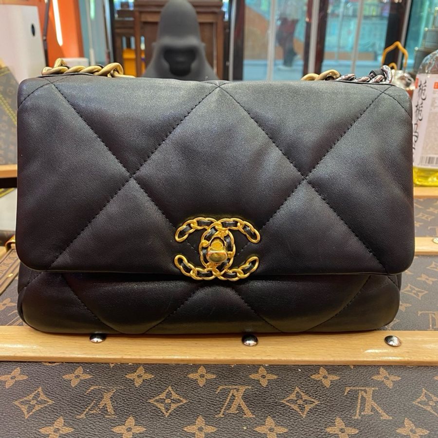 CHANEL19手袋  亮色小羊皮、金色金屬、銀色金屬與釕色金屬 16.0 × 26 × 9.0 鐳射30開 單包帶卡-0
