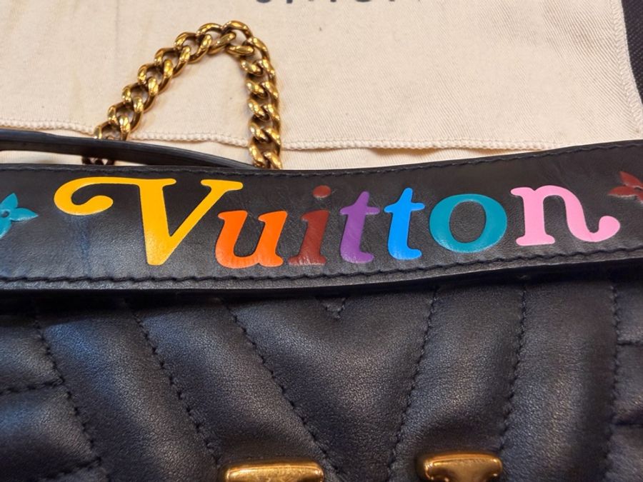 LV New Wave Chain Bag黑牛皮彩色把手斜背包-1