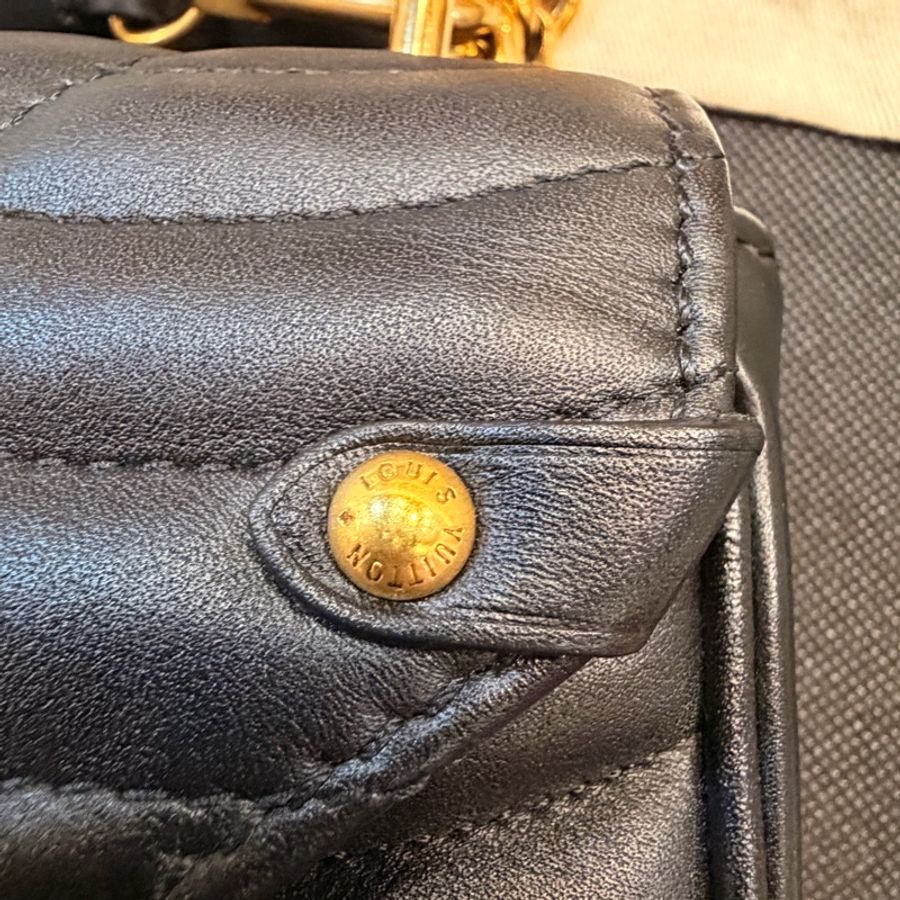 LV New Wave Chain Bag黑牛皮彩色把手斜背包-40