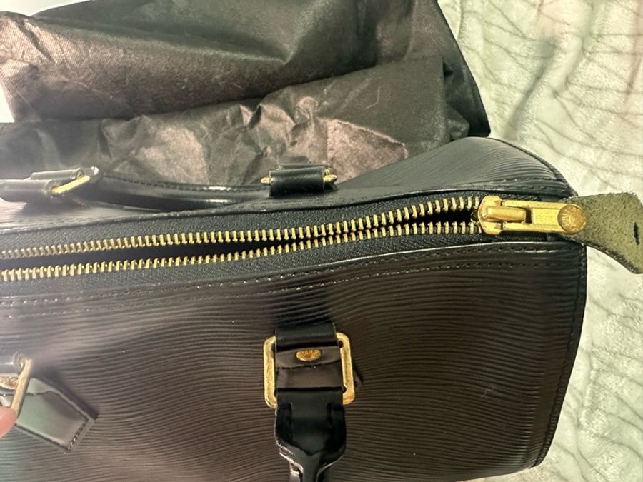 LV黑色epi 水波紋 speedy 25-10