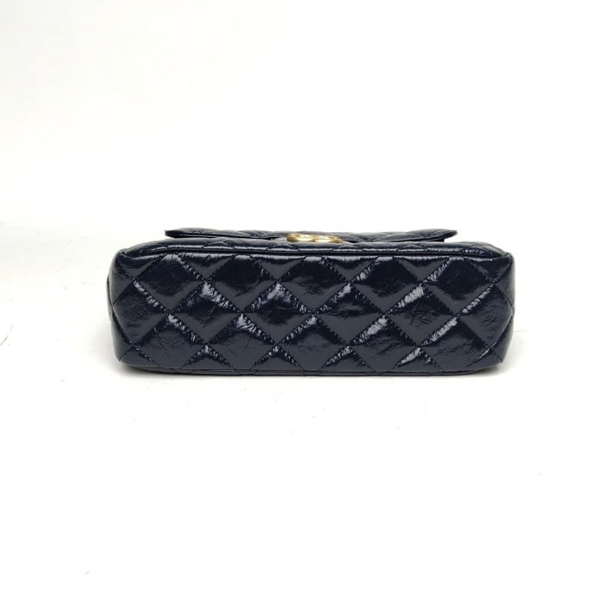 CHANEL 23C天貓精靈HOBO嬉皮包中號墨藍色牛皮晶片金扣肩背包-4