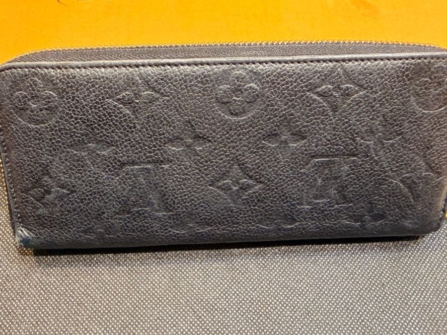 LV clemence 8卡黑牛皮長夾-3