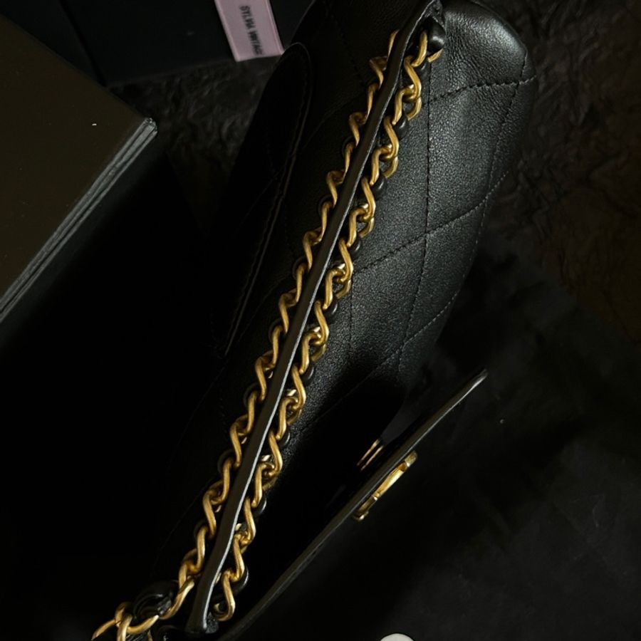 香奈兒/Chanel 21S 黑金光面牛皮嬉皮Mini滾邊hobo斜挎包 31開 17cm×18cm-2