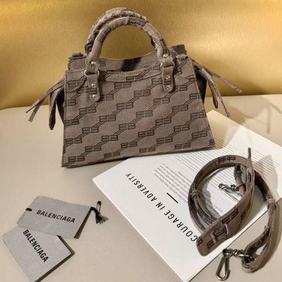 Balenciaga 咖色牛仔 機車包26*17cm  95新 配件肩帶 吊牌 塵袋-2