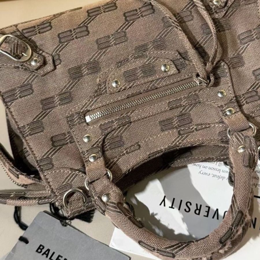 Balenciaga 咖色牛仔 機車包26*17cm  95新 配件肩帶 吊牌 塵袋-8