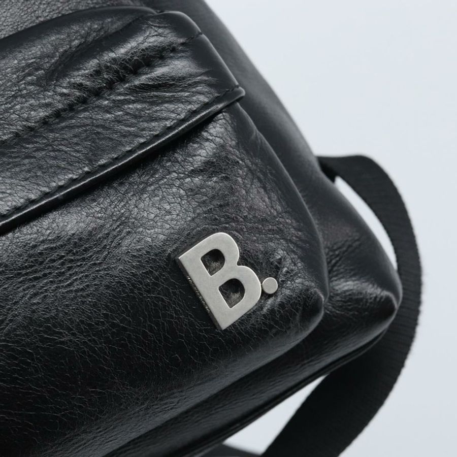 【日本直送】BALENCIAGA 黑色銀色皮革雙肩包 580026 正品 174080A-18