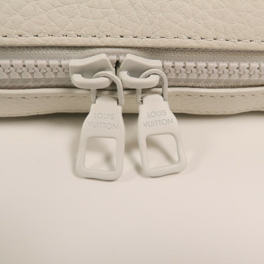 LOUIS VUITTON Monogram Taurillon LV Friends Soft Trunk肩背袋-13